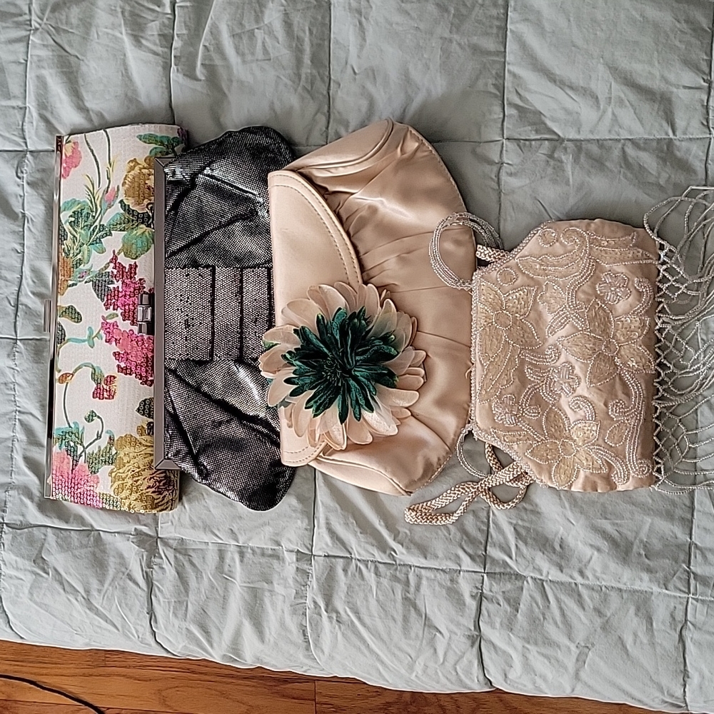 4 ASSORTMENTS OR EVENING BAGS - Picture 2 of 16